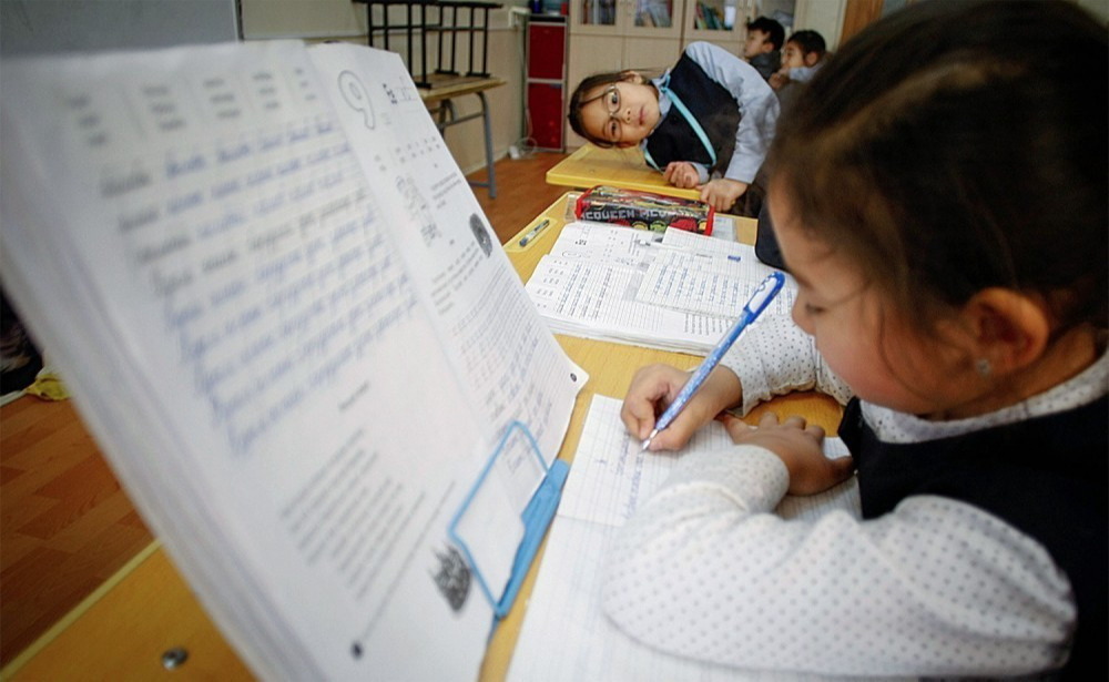 Бага ангийн сурагчид өнөөдрөөс цахимаар хичээллэнэ